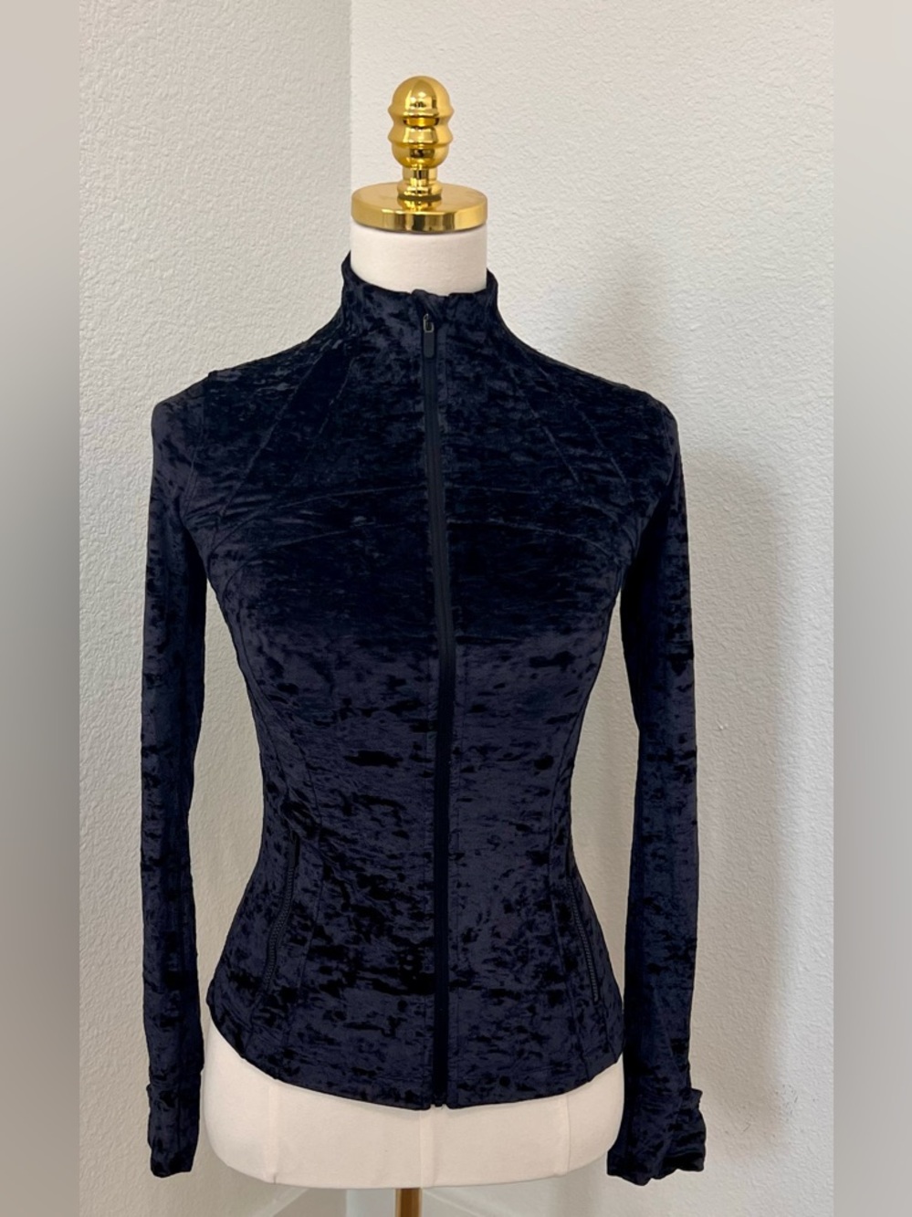 Lululemon Soft Crushed Velvet Jacket Black Full Zip Thumbholes 4 Yoga Athleisure